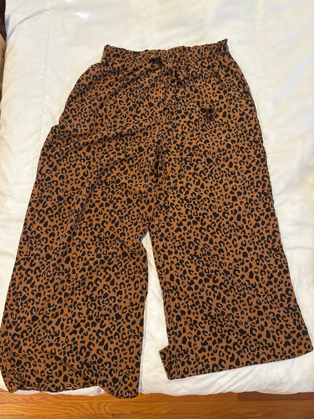 Women’s Leopard Print Wide-Leg Pants with Pockets!